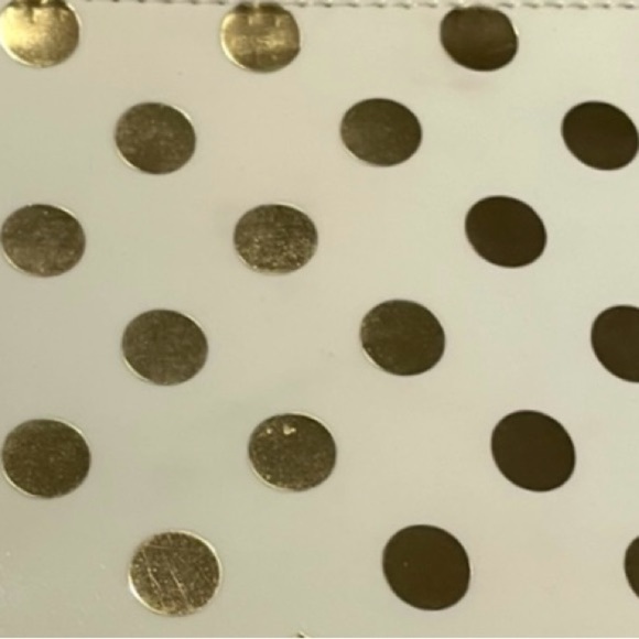 Kate Spade White Clutch Gold
Polka Dots Heart Pull Tab
Women Zip Pouch
Adorable - Picture 2 of 6